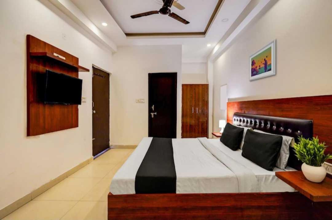 Hotel O Anshu B&B Ню Делхи Екстериор снимка