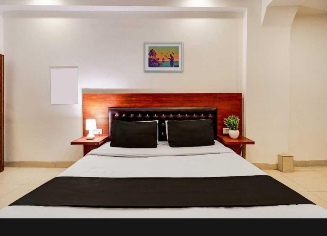 Hotel O Anshu B&B Ню Делхи Екстериор снимка
