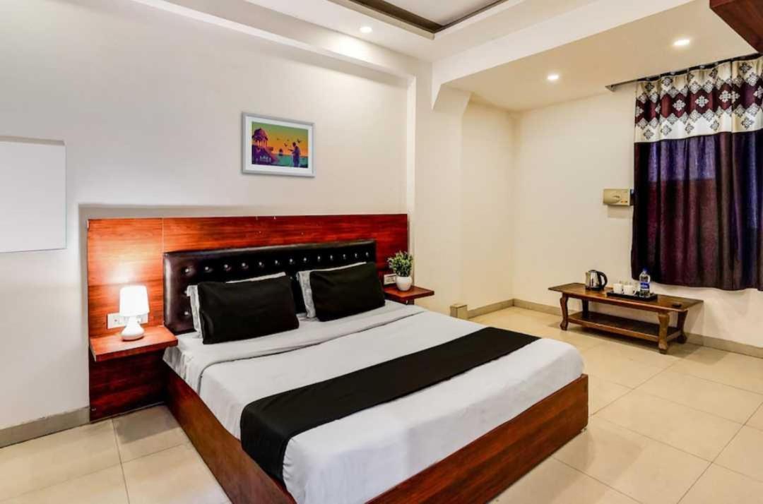 Hotel O Anshu B&B Ню Делхи Екстериор снимка