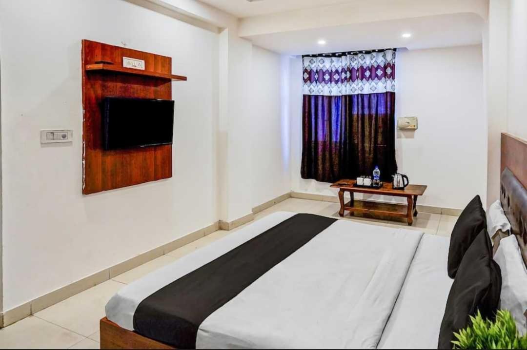 Hotel O Anshu B&B Ню Делхи Екстериор снимка